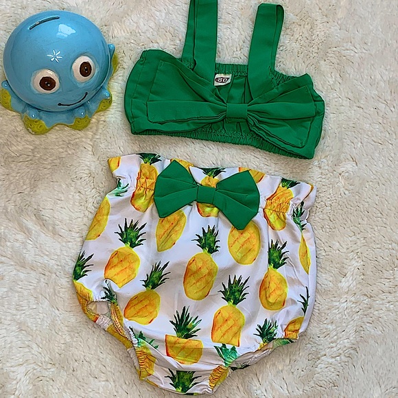 TOO CUTE 💚💛🤍 TWO PIECE TOP & BOTTOMS - Picture 3 of 3